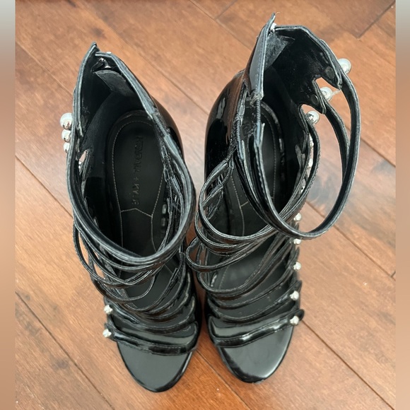 Kendall & Kylie Strappy Stiletto High Heels, Black Patent Leather, size 7.5 - Picture 5 of 7